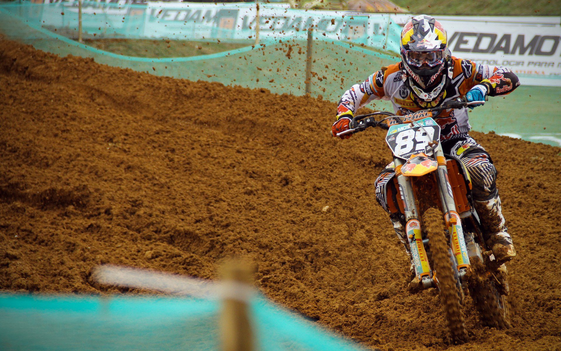 kaiyun网站-德甲逆境中崛起：场上逆转成就传奇瞬间，德甲不胜记录